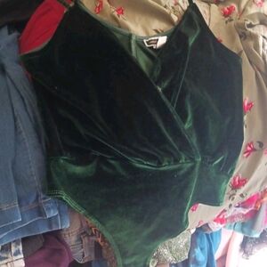 Green Velvet Women's Top Ladies One Story Bodysuit Size Medium